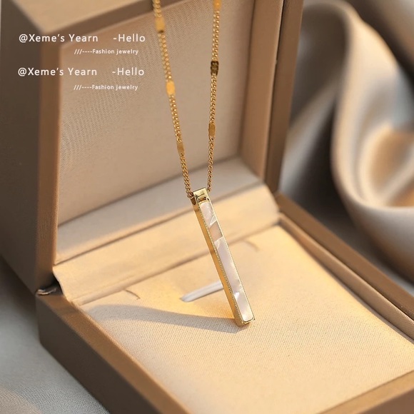 Pendant Necklace Gold Costume - Picture 2 of 2